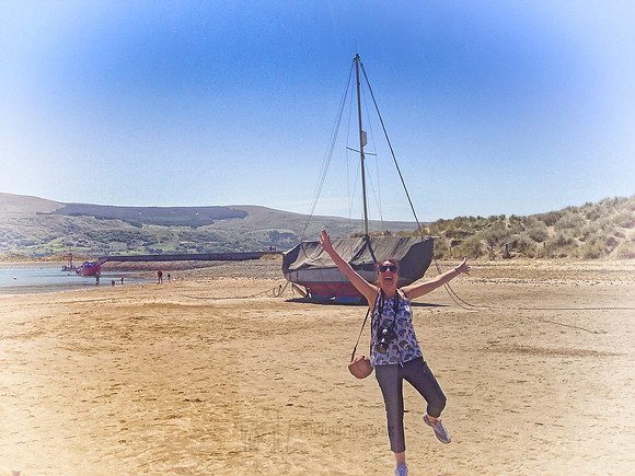 teresa barmouth photobomb